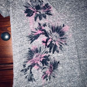 AE ‘’If you love me, let me know’’ v-neck